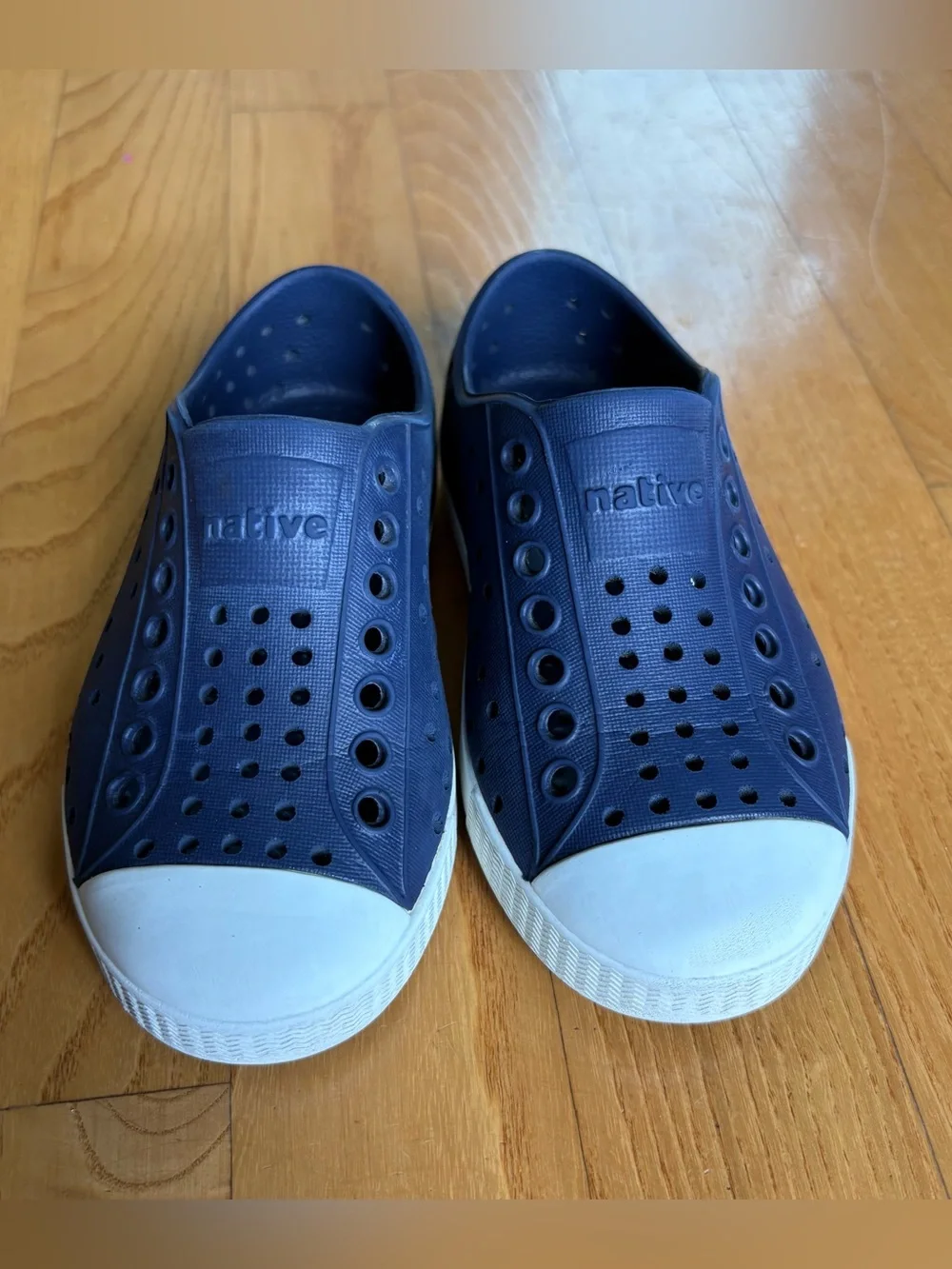 Native Jefferson slip-on sneakers Little Boys Shoes Navy Blue white Kids Size C8